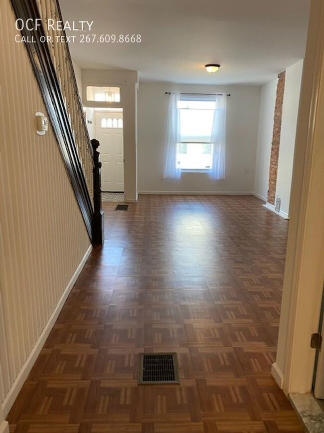 Building Photo - Large Renovated Point Breeze Rowhome