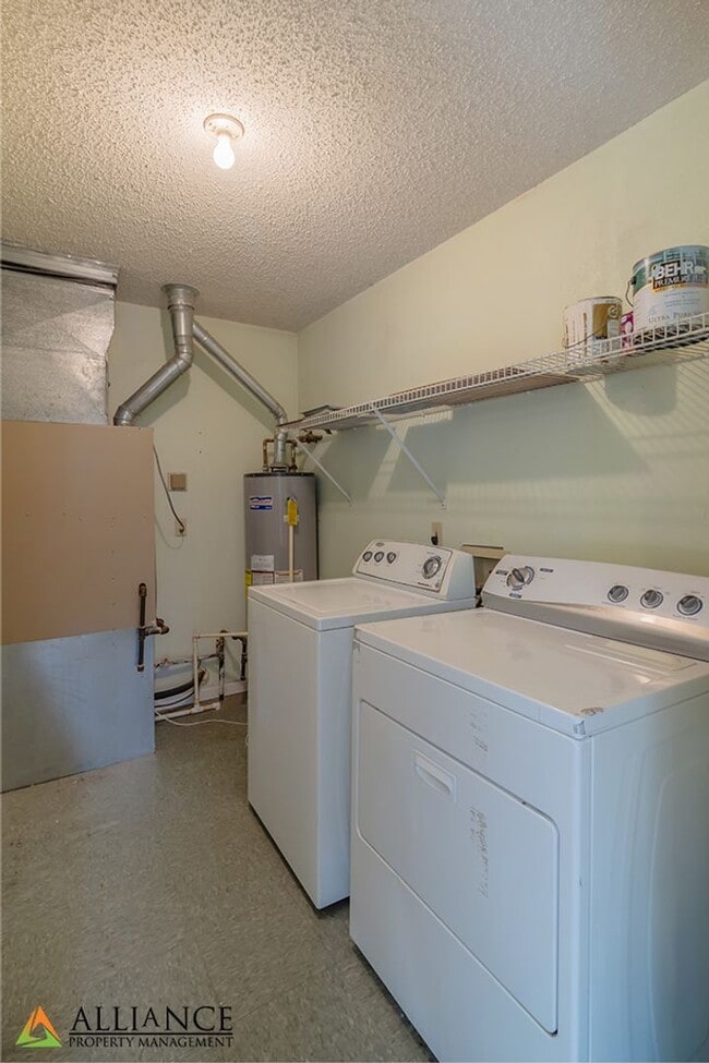 Building Photo - Spacious Rooms & Newer Carpet ~ Close to D...