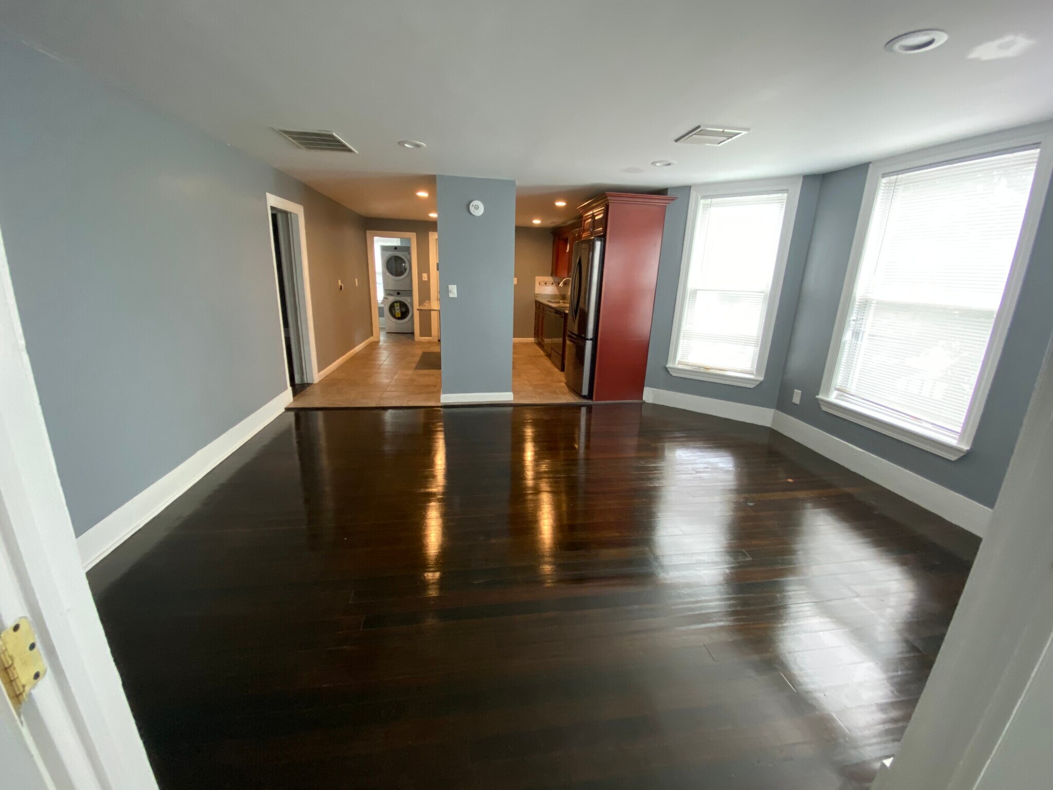 Building Photo - 359 Crescent St