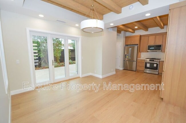 Building Photo - 1154 Essex Way