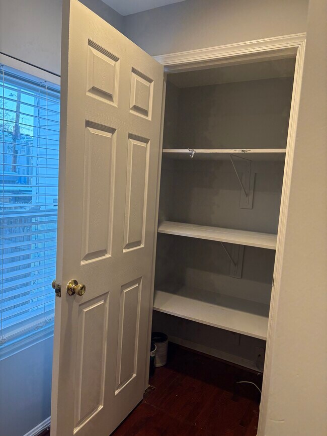 Building Photo - Edgewood Rowhouse