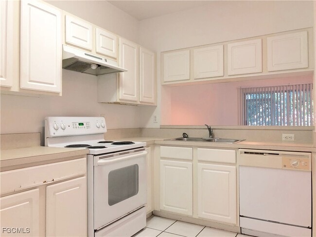 Building Photo - 8073 Pacific Beach Dr