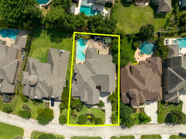 Building Photo - 18 Player Vista Pl