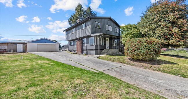Building Photo - Remodeled 5BR Vintage Gem in Prime West Seattle