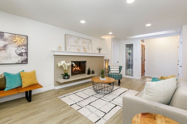 Building Photo - JENSEN DUPLEX