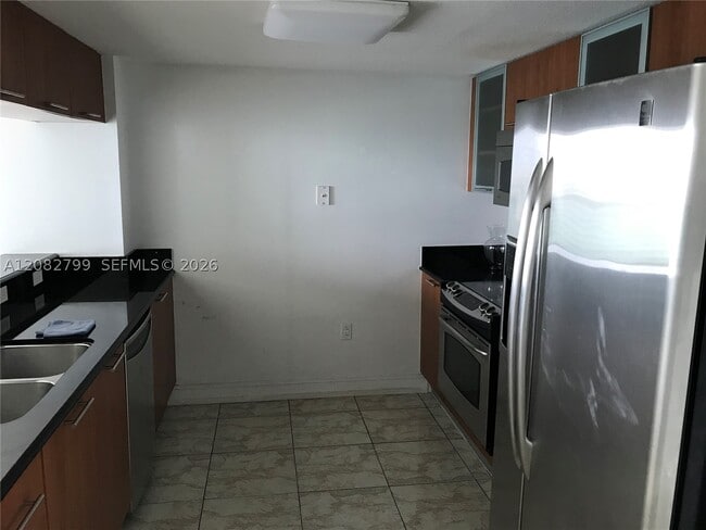 Building Photo - 1800 N Bayshore Dr