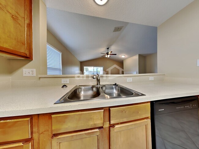 Building Photo - 9422 Daniels Mill Dr