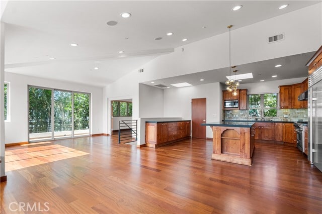 Building Photo - 1542 Manhattan Beach Blvd