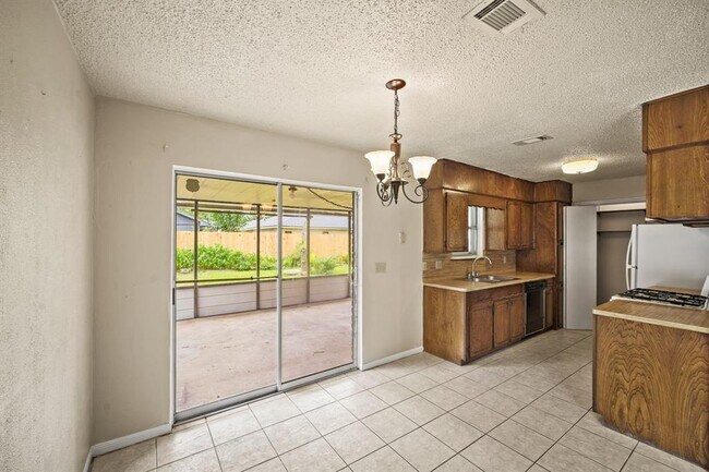 Building Photo - 21122 Southern Colony Ct