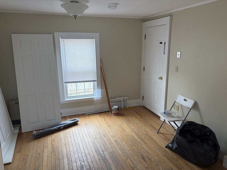 Building Photo - 53 N Spring St