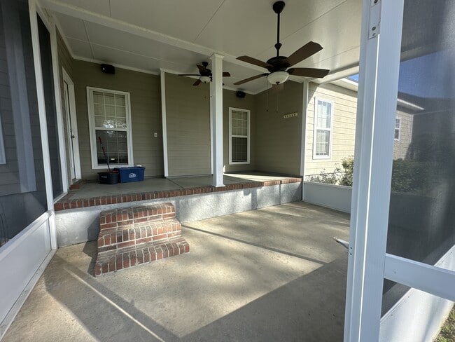 Building Photo - 3650 Victoria Dr