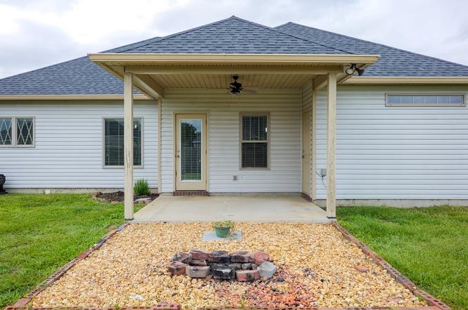 Building Photo - 4066 McKenzie Ln