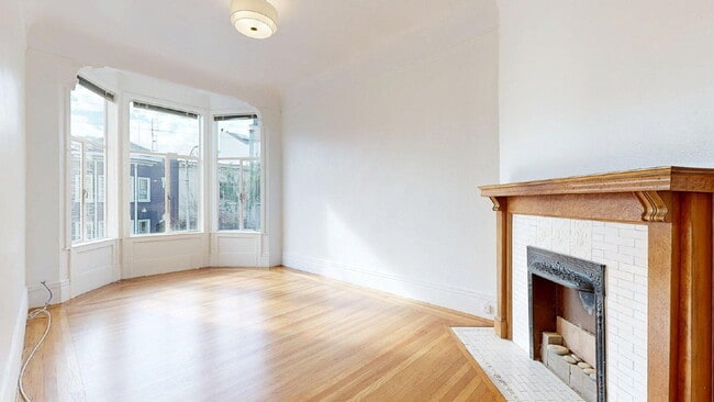 Building Photo - Bright Top-Floor 2BR / 1.5BA Apartment North of Panhandle & Next to Golden Gate Park