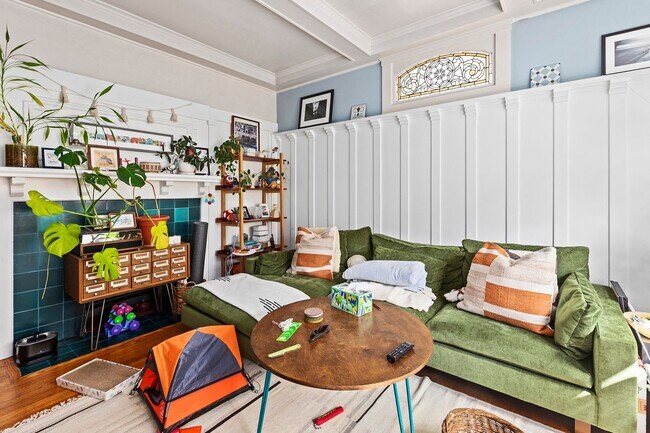 Building Photo - 1809 Oak St