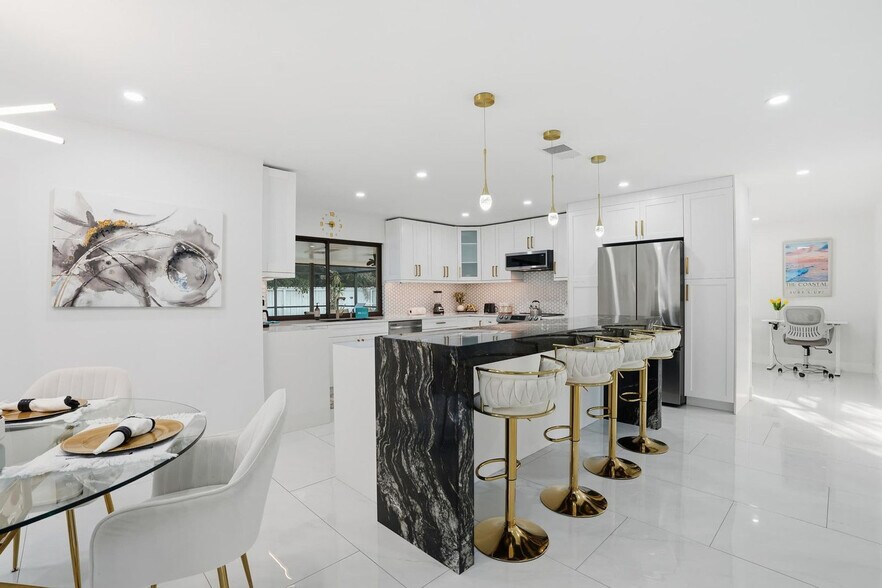 Building Photo - 208 Erie Dr