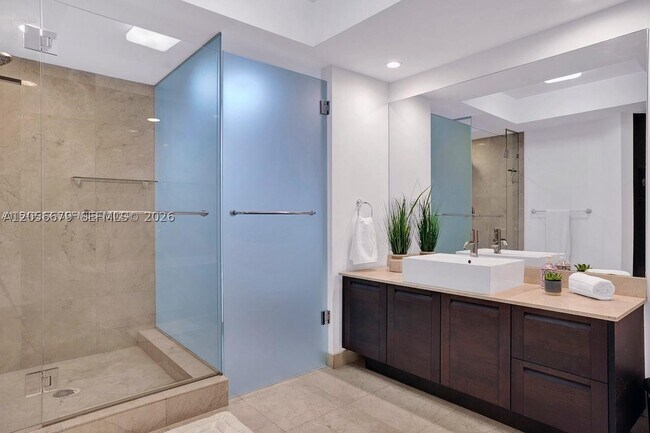 Building Photo - 150 Sunny Isles Blvd