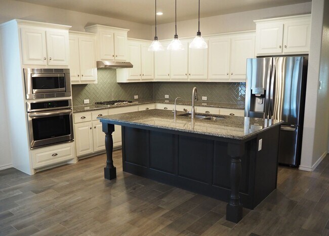 Building Photo - 812 Dove Cv