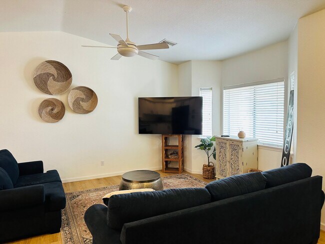 Building Photo - WINTER VACATION RENTAL Fully Furnished 3BD/2BA Bullhead City, AZ in Sunridge Estates