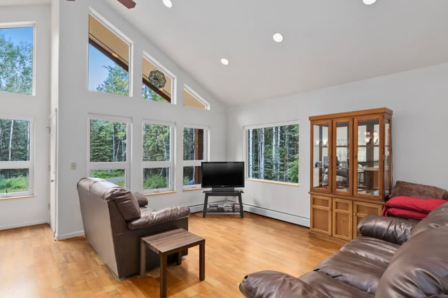 Building Photo - SEASONAL RENTAL