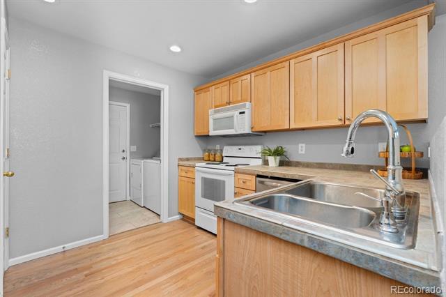 Building Photo - 8019 S Kittredge Ct