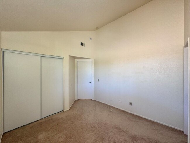 Building Photo - Spacious 3 Bedroom Home with High Ceilings...