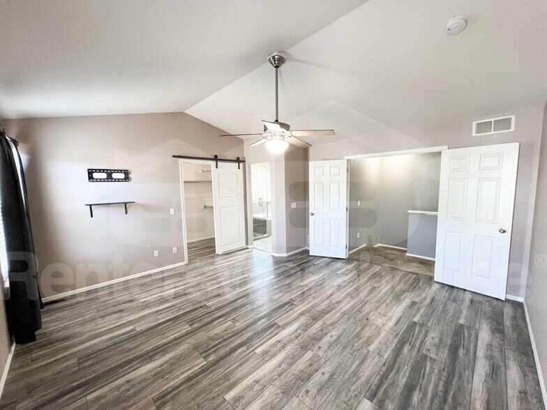 Building Photo - 3903 S Perth St