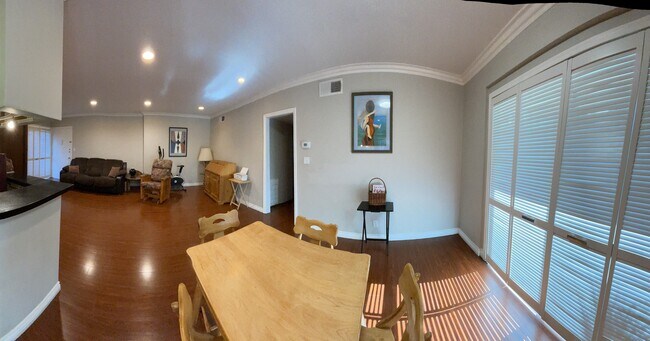 Building Photo - 5330 Zelzah Ave