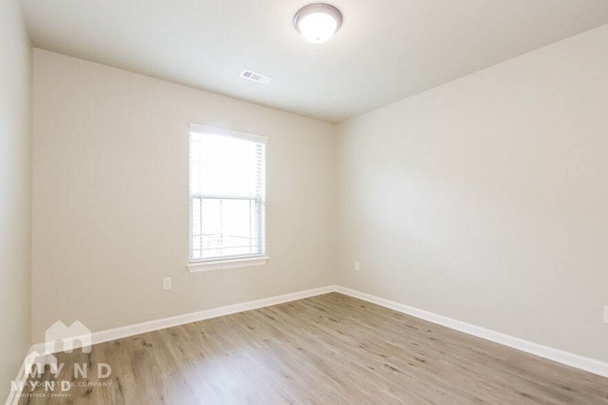 Building Photo - 421 Carlson St