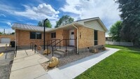 Building Photo - Earnshaw Estates 2