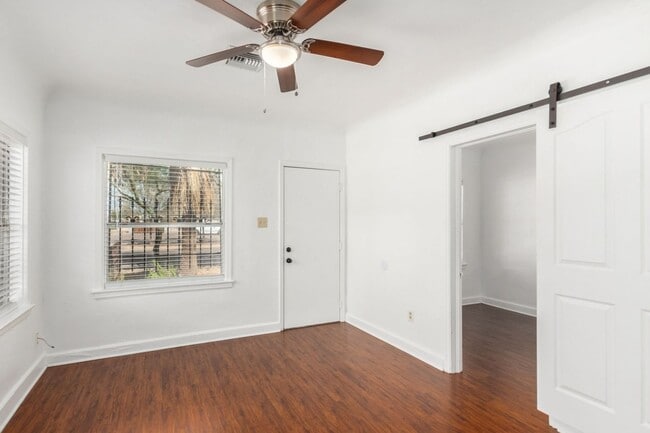 Building Photo - One Bedroom Single Family Home - Garfield District - First Month Free!