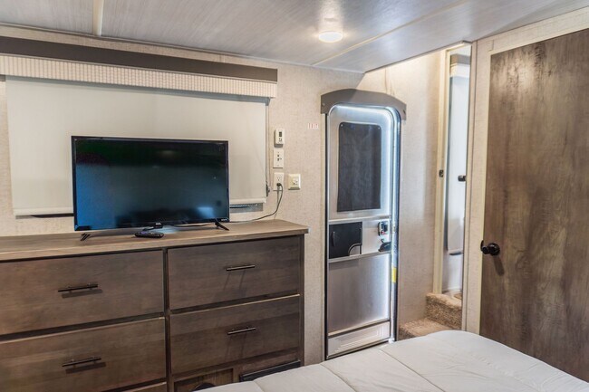 Building Photo - Turn-Key Park Model in Yuma Foothills – Fu...