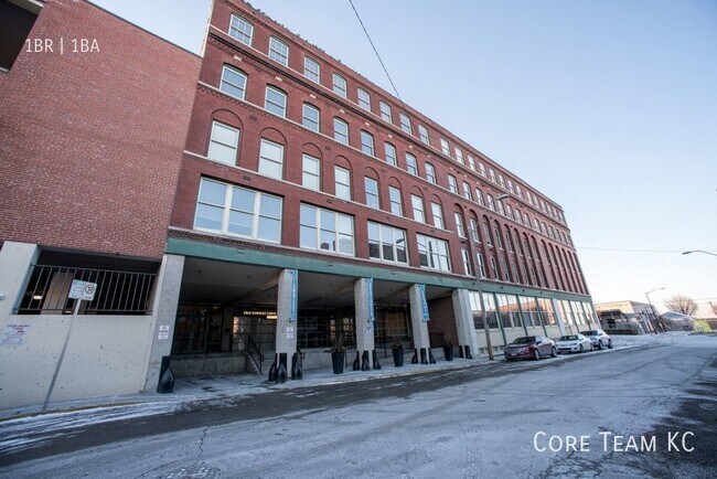 Building Photo - Renovated River Market Loft For Rent!