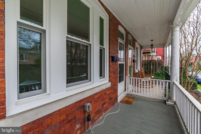 Building Photo - 503 Seville St