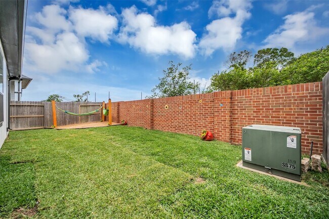 Building Photo - 1535 Park Path Dr