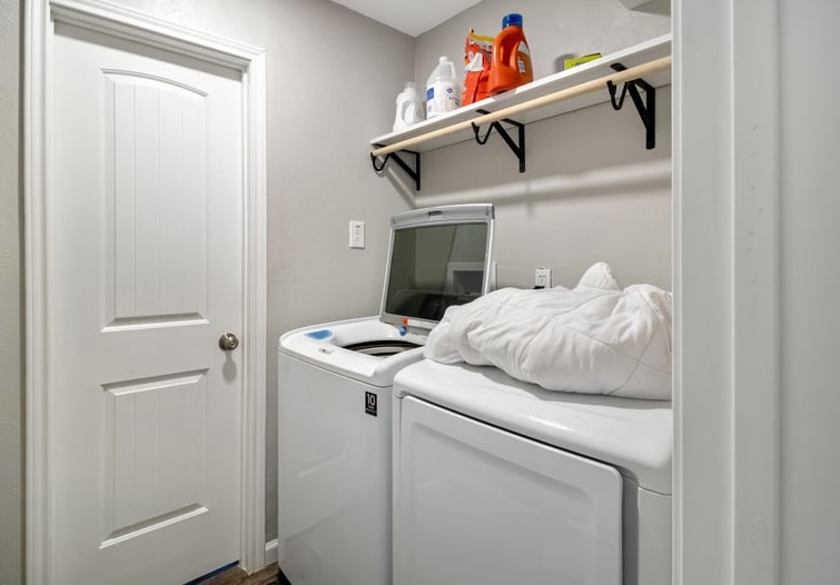 Building Photo - 2500 Fallcreek St