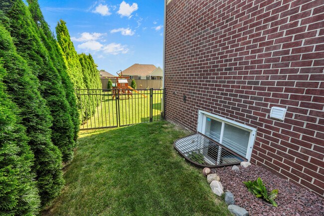 Building Photo - 26574 Bronx Dr