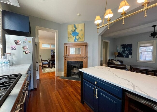 Building Photo - Available for lease May-September 2026. Stunning Fully-Furnished 3 BR/2.5 BA Available in the Hea...