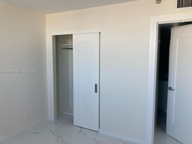 Building Photo - 290 174th St St