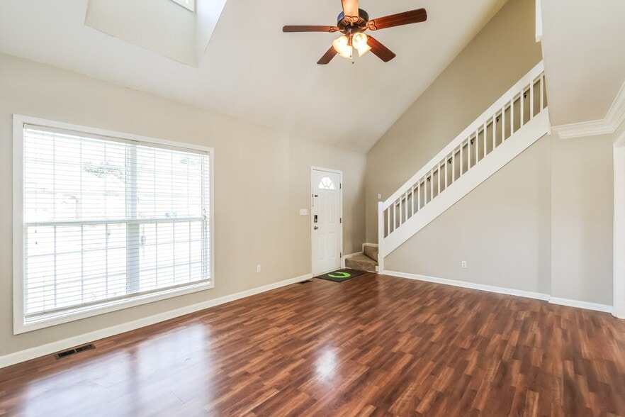 Building Photo - 10500 Sandbourne Way