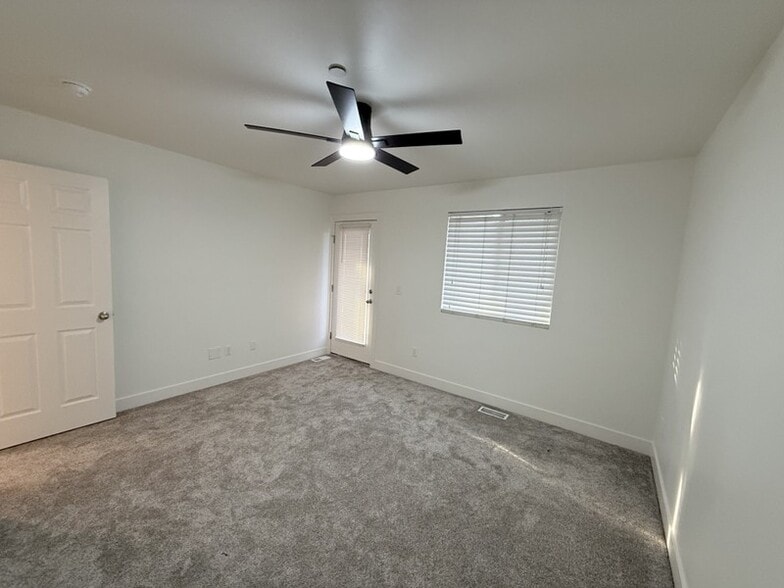 Building Photo - 4799 Topcrest Dr