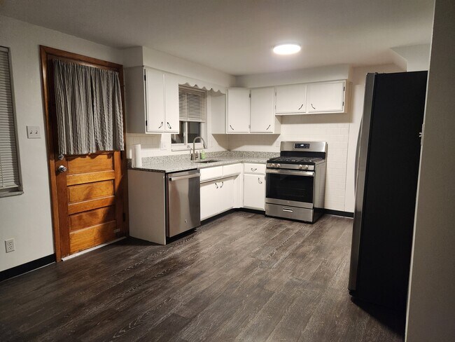 Building Photo - 432 3rd Ave