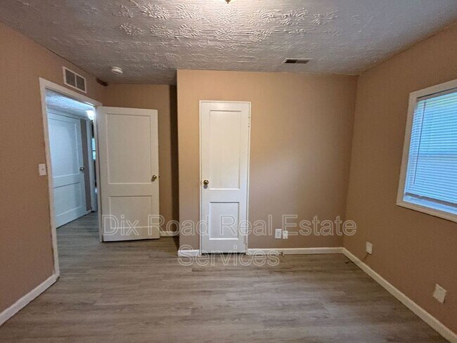 Building Photo - 1739 Embury Park Rd