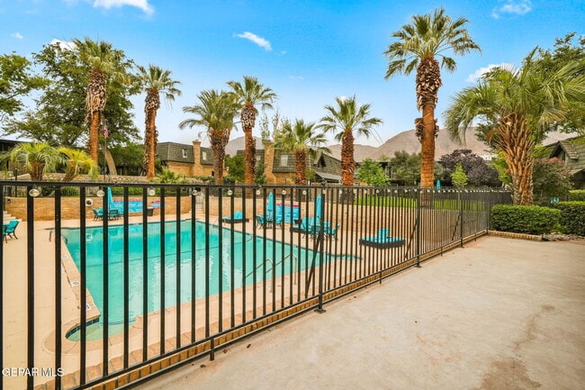 Building Photo - 350 Thunderbird Dr