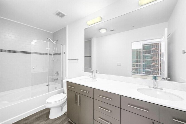 Building Photo - 5925 Almeda Rd
