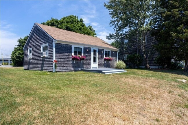 Building Photo - 262 Riverside St