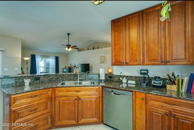 Building Photo - 453 Island View Cir