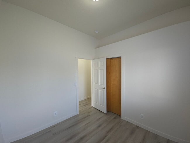 Building Photo - Recently Remodeled Home