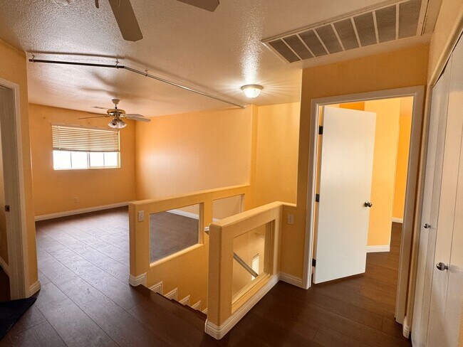 Building Photo - Home For Rent