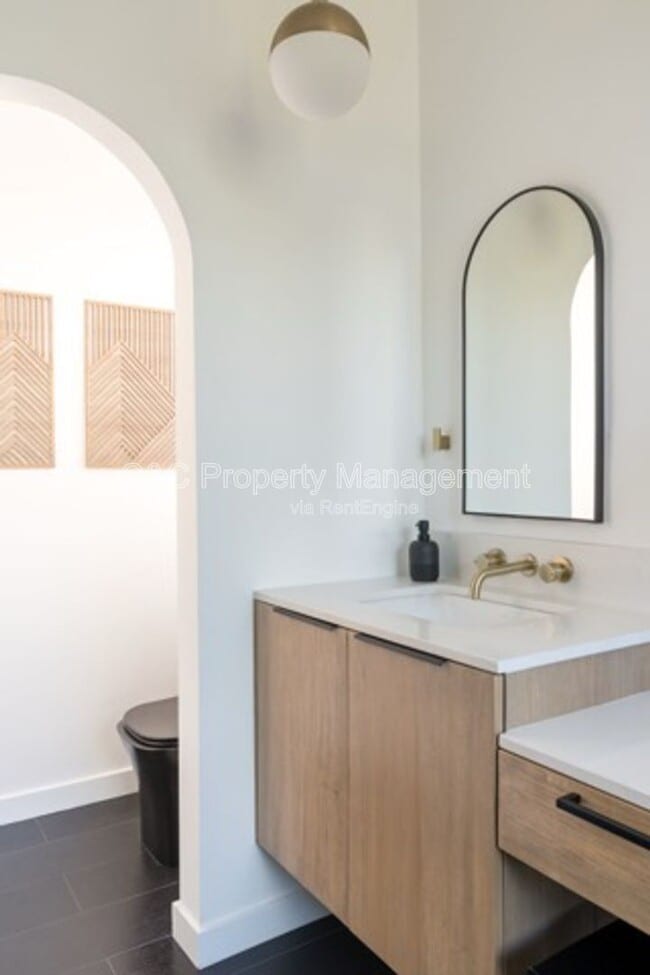 Building Photo - 5234 Chariton Ave