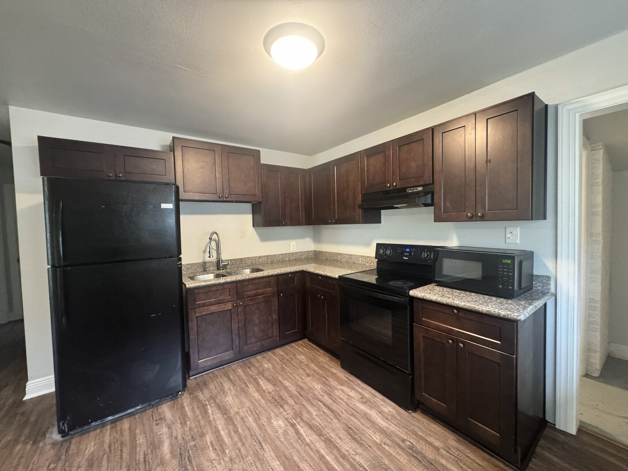 Kitchen - 710 E Coleman Ave